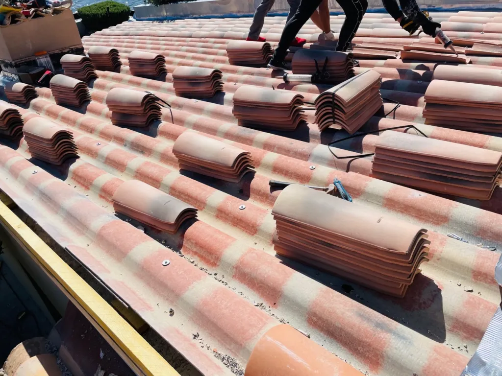 Réfection d’une toiture de maison en P.S.T Canal près de Aix en Provence.