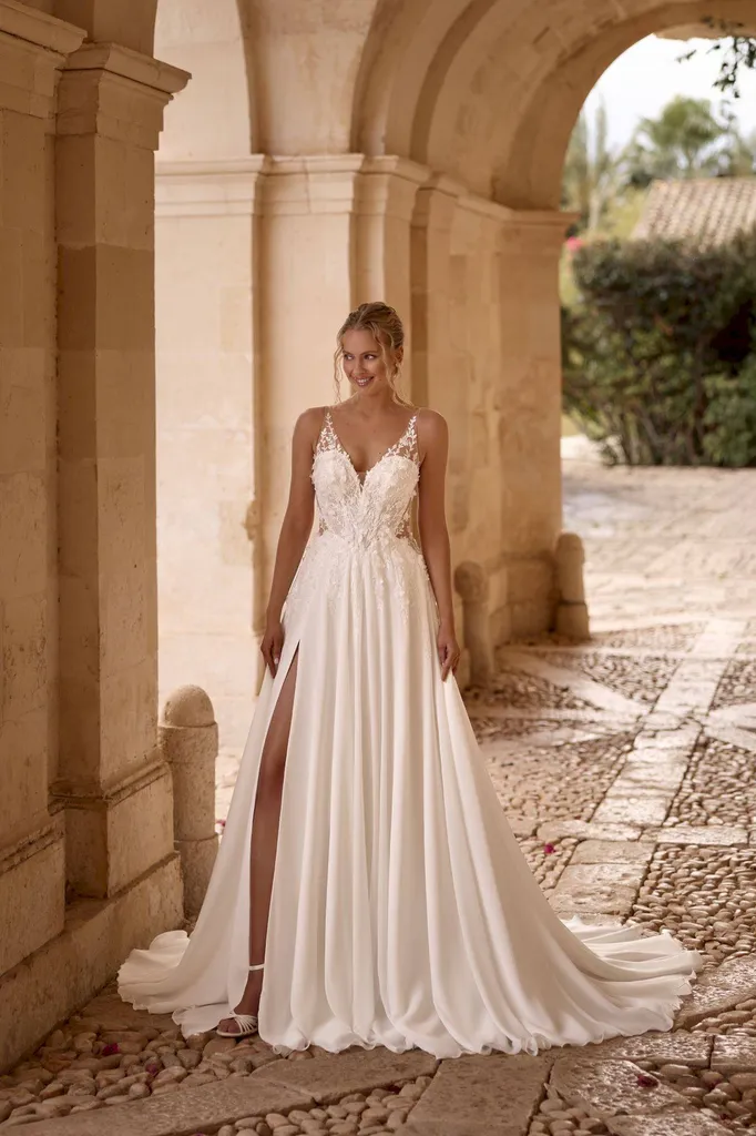 Robe de mariée bohème en mousseline fluide à Marseille près de Cannes