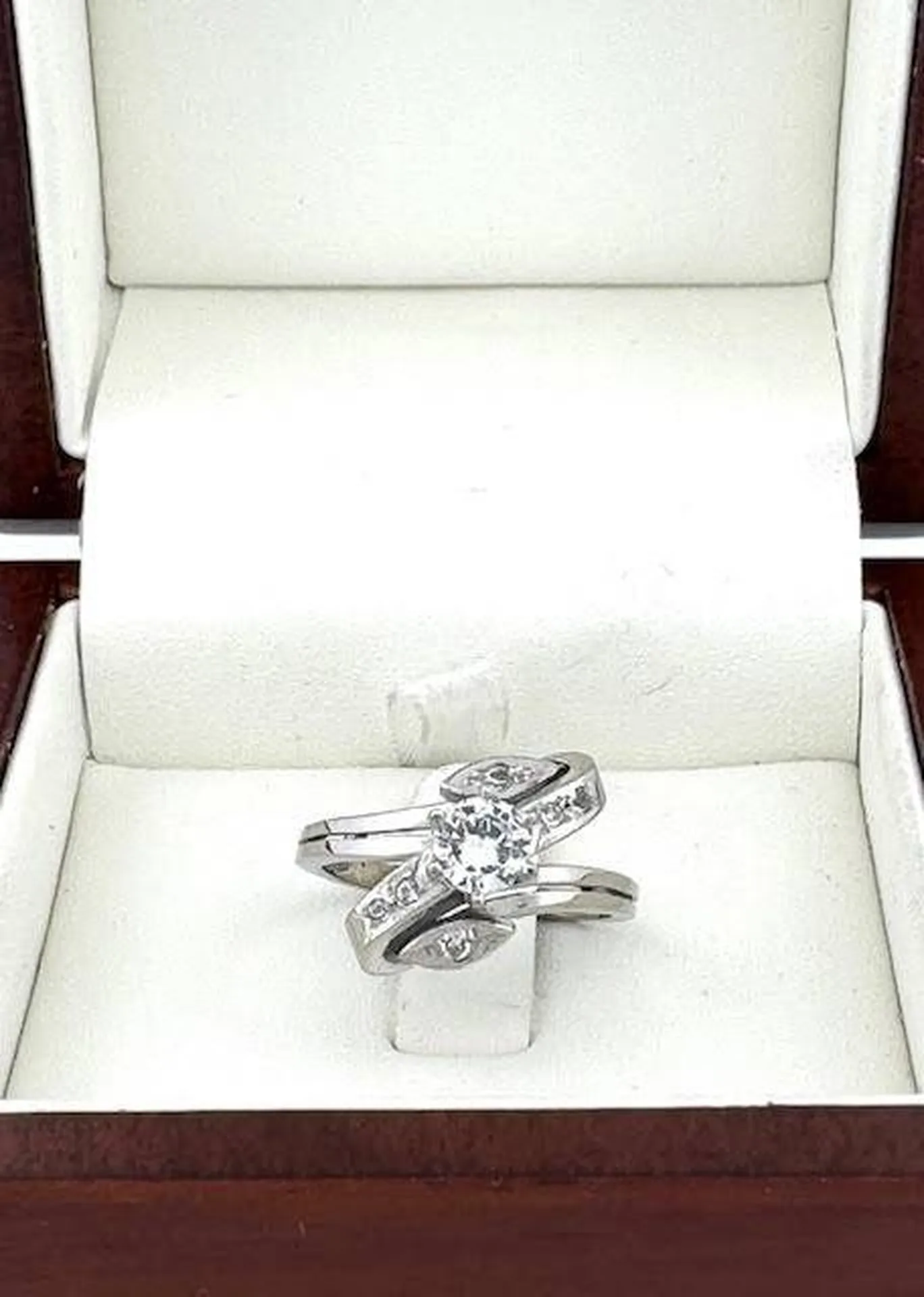 Offrez-vous l’Éclat du Diamant avec une Bague Unique en Dépôt-Vente grâce à Or Ligne près de Biscarrosse