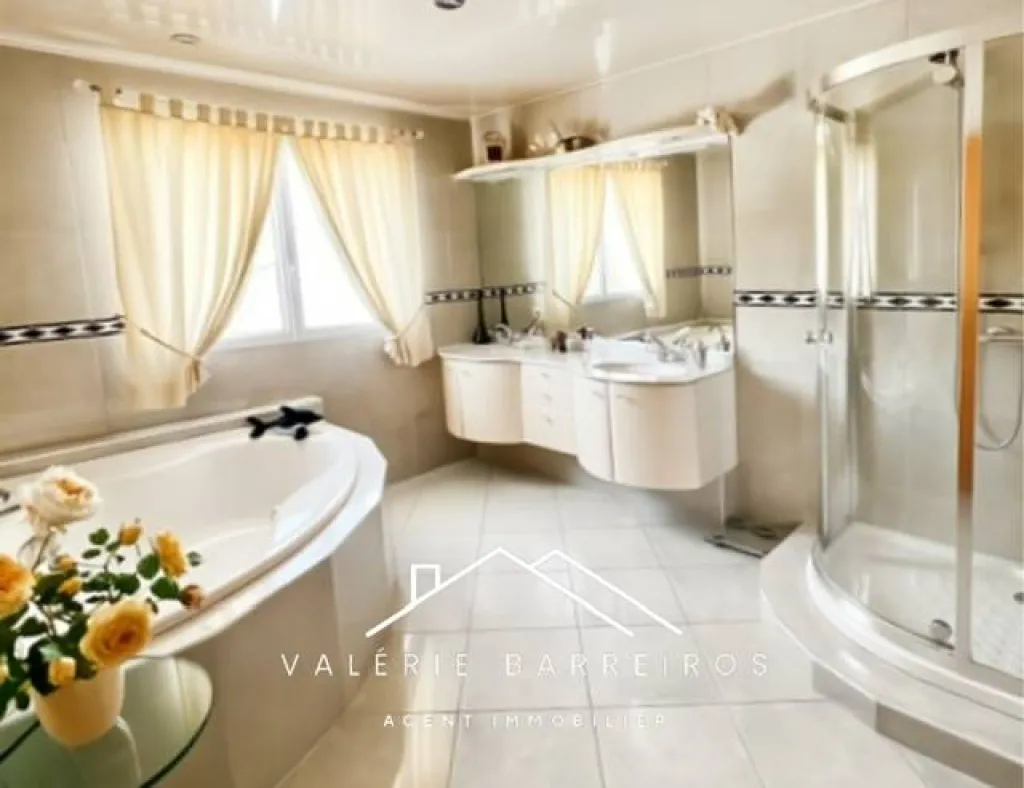 A VENDRE MAISON DE 107 M² HABITABLE SUR 372 M² DE TERRAIN SUR LA COMMUNE DE SAINT-PIERRE-DES-FLEURS 27370