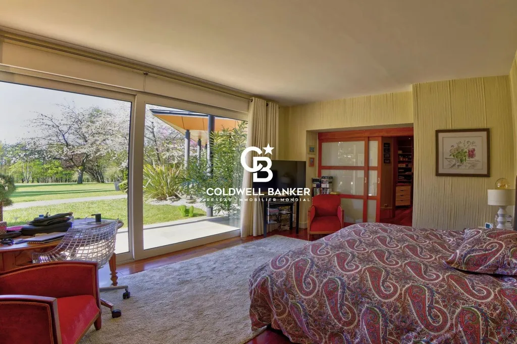 Maison lumineuse à vendre proche du Mans avec très grand jardin et piscine