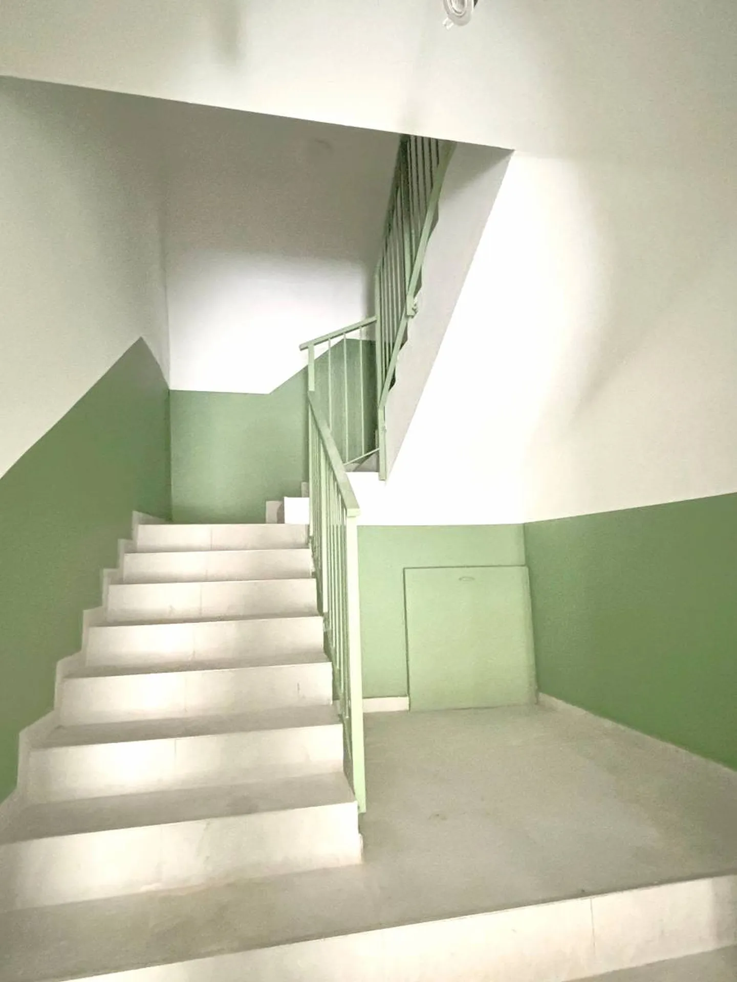 Vente appartement T2 Aubagne  au 1er étage d'un petit immeuble du centre historique