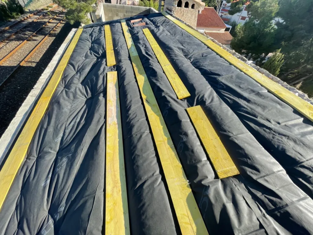 pose d'isolation sous toiture près de martigues