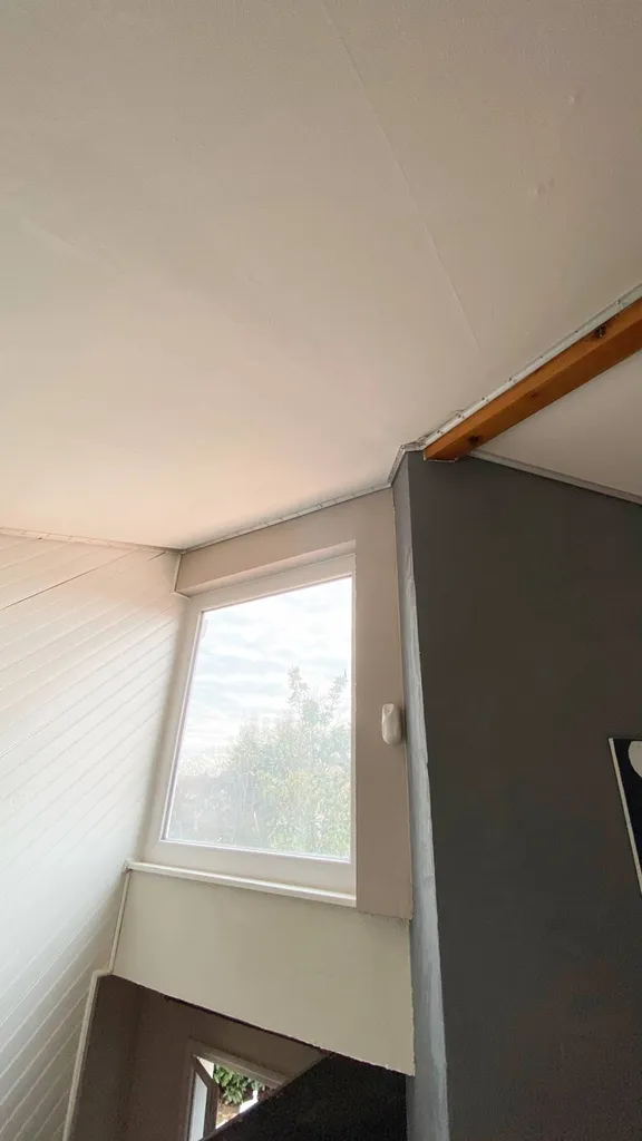 Cage d'escalier & bureau en mezzanine : plafonds irréguliers Plafonds tendus Occitans Toulouse Blagnac