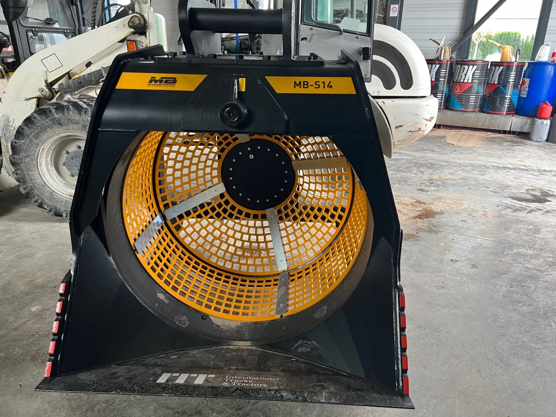 Réception de notre nouveau godet crible