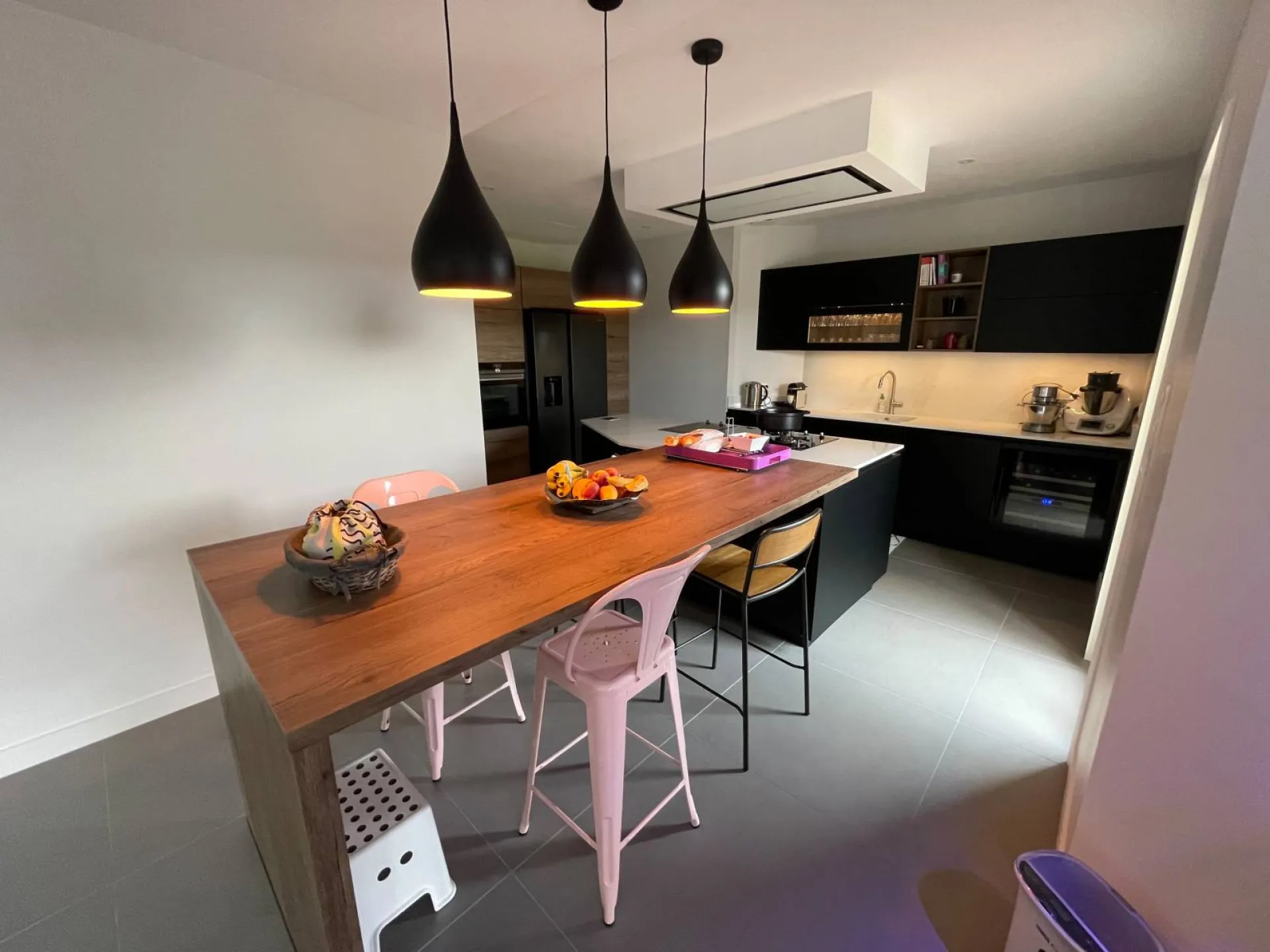 CONCEPTION ET INSTALLATION DE CUISINE SUR-MESURE 