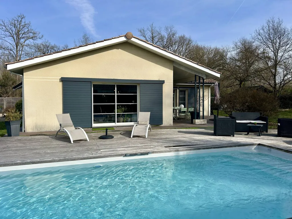 Acheter une maison de plain-pied à Balizac sur terrain de 1168m2, 3 chambres, garage ,Piscine chauffée et Jacuzzi située à Balizac à 25 mn de Langon