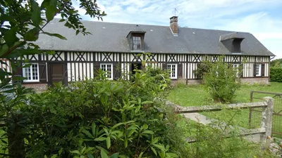 À vendre : Charmante longère Normande de 152m² avec jardin clos et arboré de 1500m², située proche de Luneray. Parfait pour une résidence principale ou secondaire.