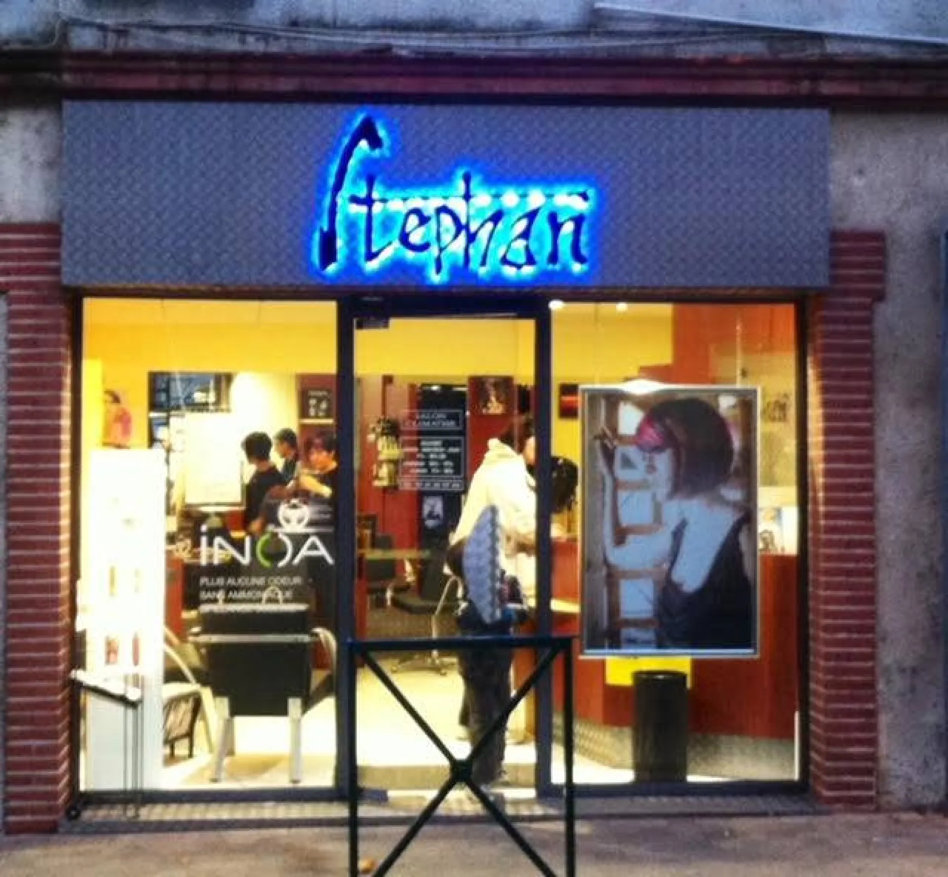 Enseigne pour un salon de coiffure Stéphan avec rétro éclairage Toulouse
