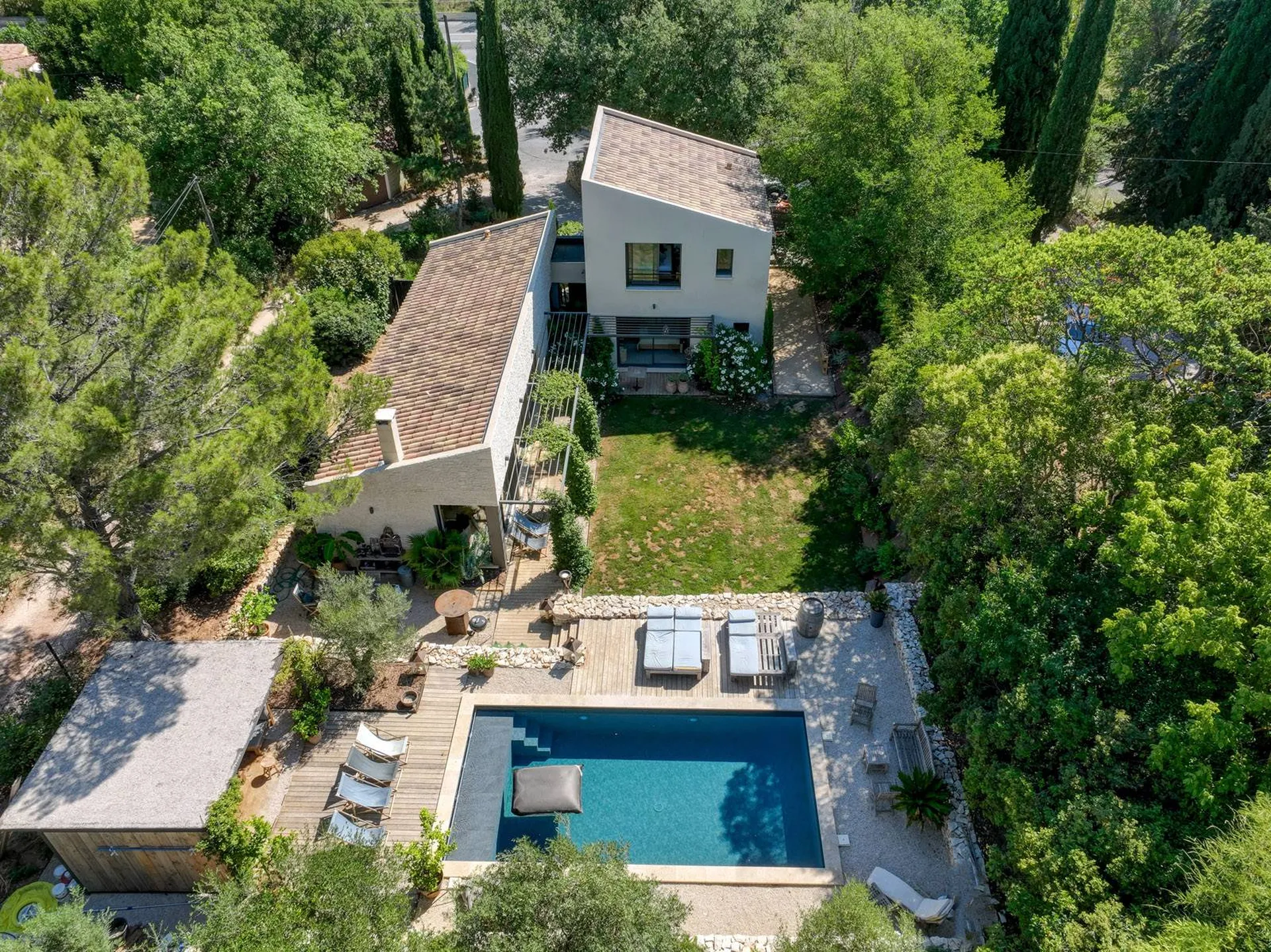 Une maison contemporaine qui casse les codes, à Aix en Provence dans les Bouches du Rhône