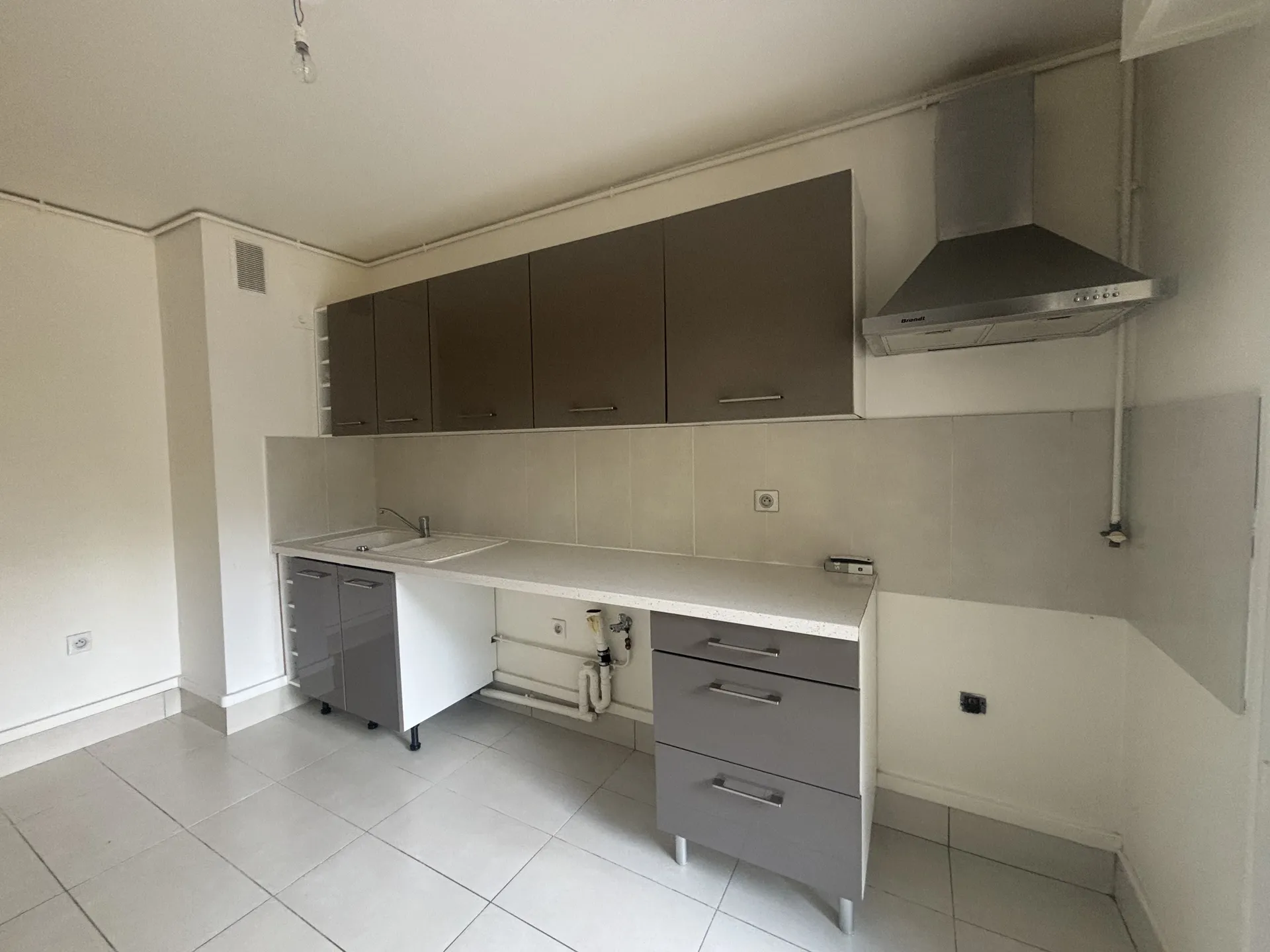 cuisine aménagée avec balcon