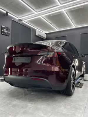 Protection XPEL PPF tesla Y Midnight Cherry Red à Antibes sur la Côte d’Azur 