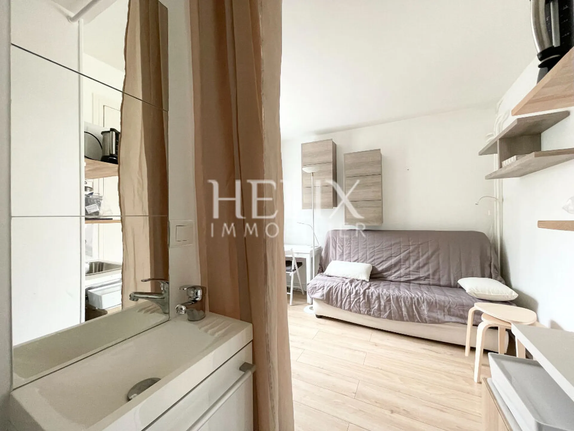 Chambre de service meublé avec goût d'environ 10 M² dans une jolie résidence 