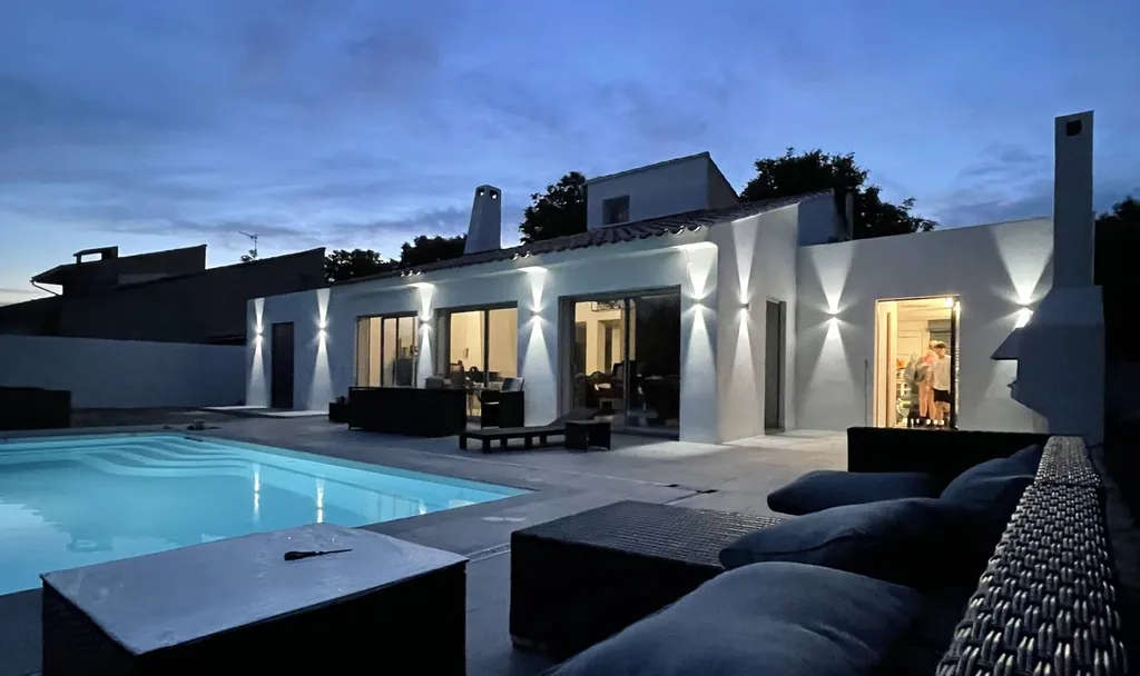 Pose d'éclairage extérieur d'une villa à Salon de Provence