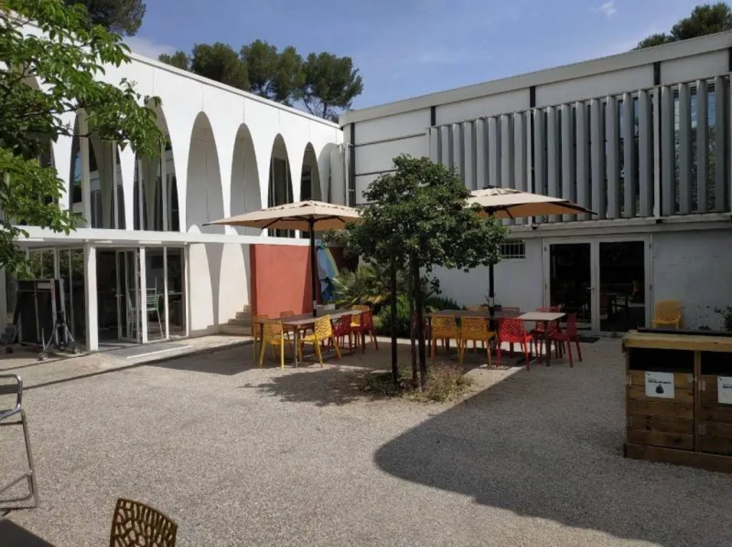 Parasols Schatello posés par ROSSI à Vitrolles