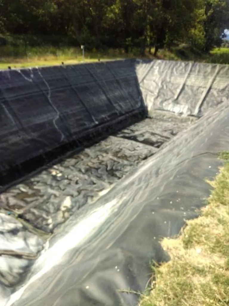Nettoyage d'un bassin de rétention à Pertuis
