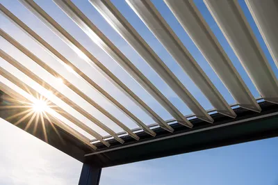 Pergolas bioclimatiques : confort intelligent et design contemporain