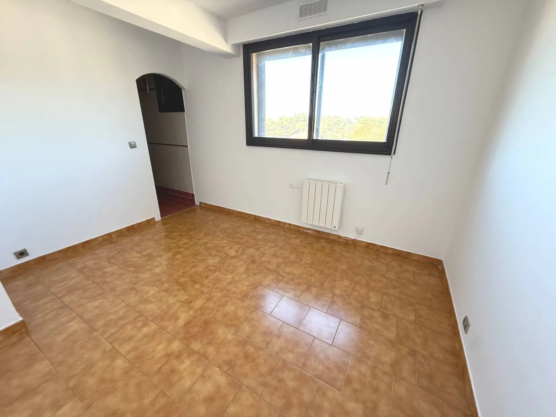 Vaste Type 4 de 108.23m² dans le centre du village avec parking et cave