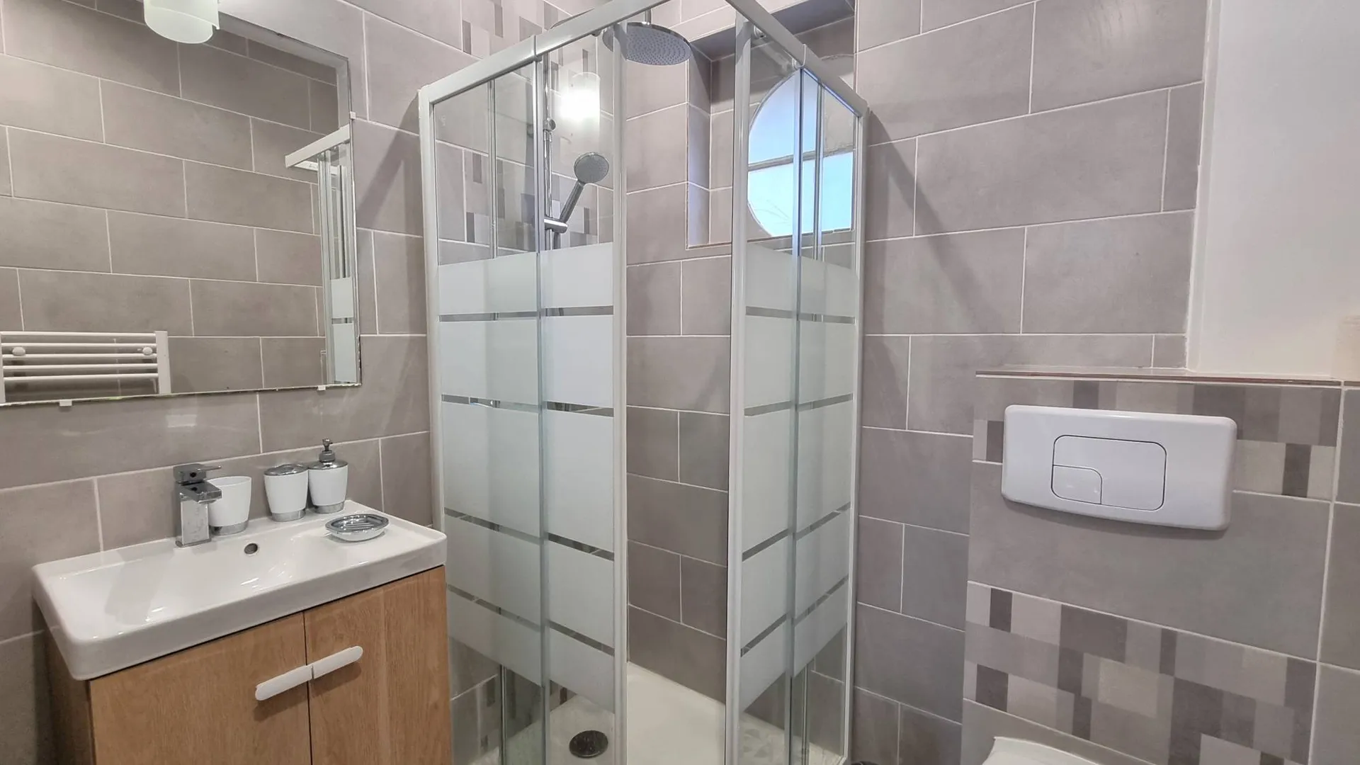 A vendre, bel appartement de 42 m² rénové et meublé, à deux pas de la mer. Dieppe 76200