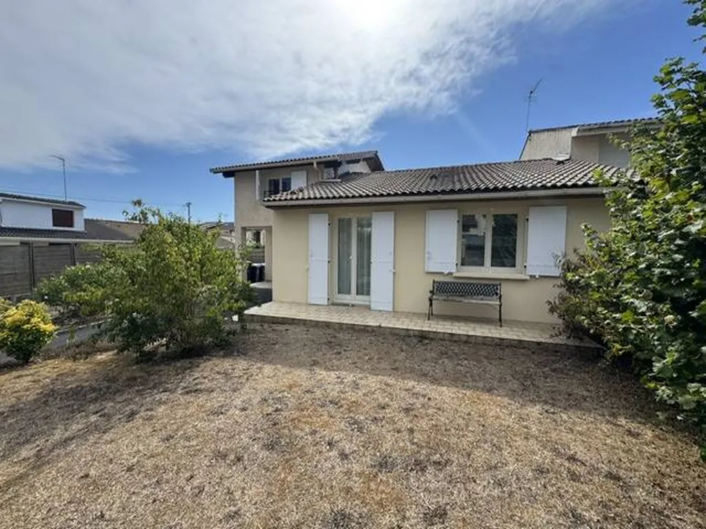 Maison familiale à étage de 4 chambres avec garage