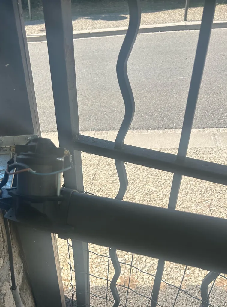 Changement de moteur de portail à Eygalières : remplacement d'automatisme et motorisation par Fc Électricité