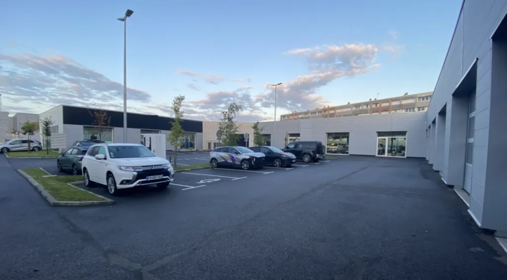 LE HAVRE - ENSEMBLE IMMOBILEIR A DESTINATION D'ACTIVITES ET DE COMMERCE DE 1 400 m²