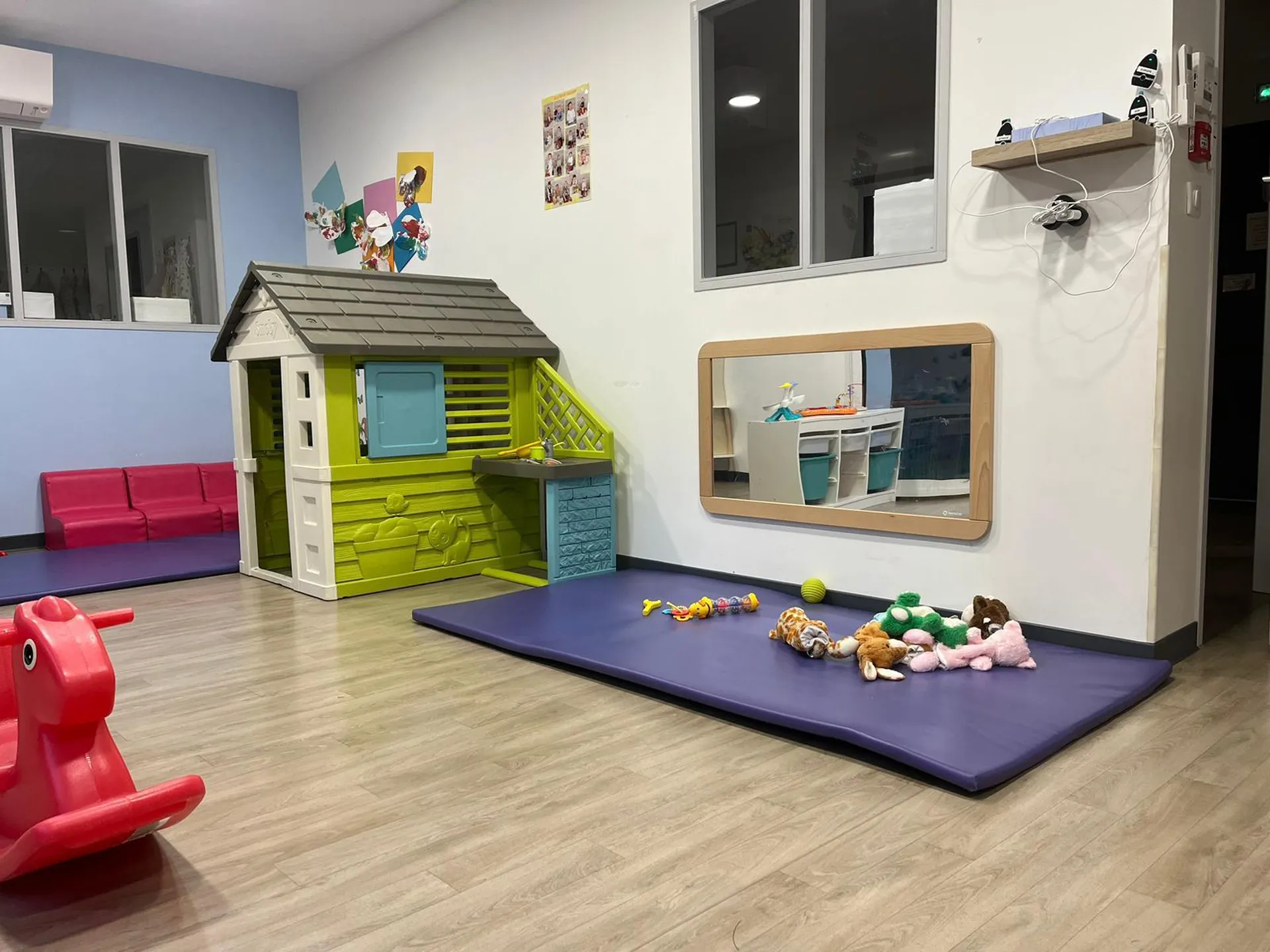 Confier votre enfant à la Micro-crèche Baby Love Senaous Escalquens experte en pédagogie bienveillante et éveil sensoriel