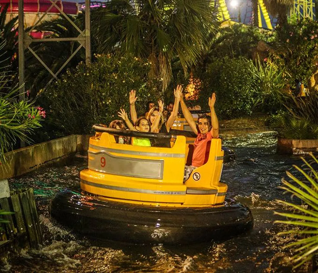 Fabrikus World à 800m du Mas de la Plage camping 4 étoiles bord de mer