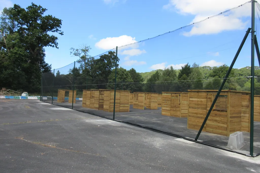 La sécurité et la délimitation de vos terrains sportifs répondent-elles aux exigences de la pratique ? Clôtures Bataille, votre entreprise spécialisée dans l'installation de clôtures, propose des solutions dédiées aux complexes à Cormeilles dans l'Eure.  