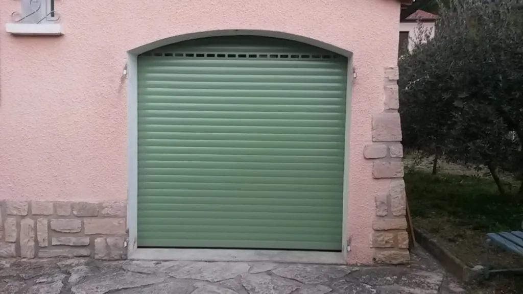 Porte de garage enroulable Buis les baronnies 