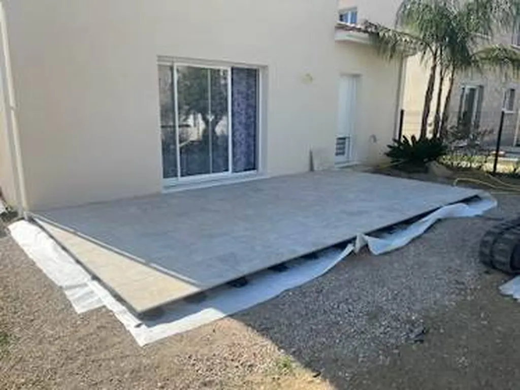 CARRELAGE GRES CERAME EFFET TRAVERTIN IZMIR  50 X 100 X 2 CM POSE SUR PLOTS (8) SUR CEZE & PONT SAINT ESPRIT - GARD - 30
