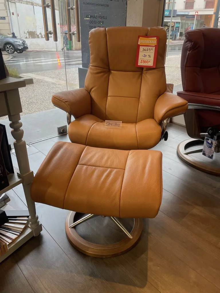Fauteuil + pouf Mayfair en cuir caramel à Hyères dans le 83