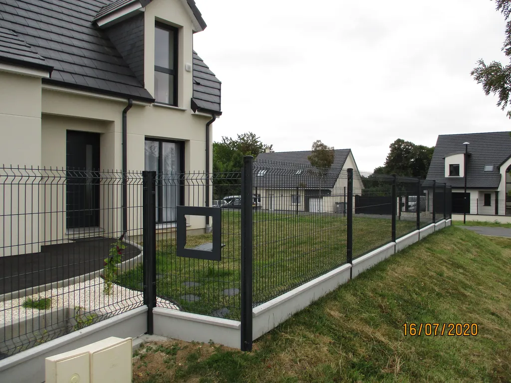 Installation de Clôture Treillis Soudé Rigide, Modèles Standard et Esthétique pour Particuliers à Beuzeville dans l'Eure 27