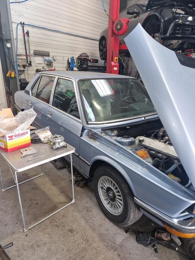BMW 528 E12
