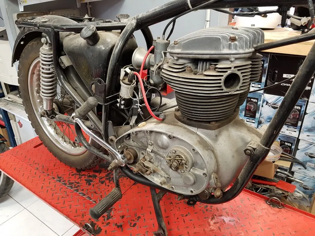 BSA LIGHTNING 650cc