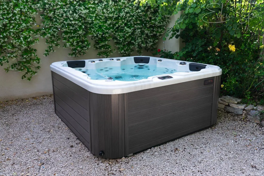 jacuzzi canadien pour l'extérieur à Pertuis