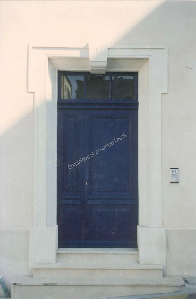 Encadrement massif en pierre d'Estaillades