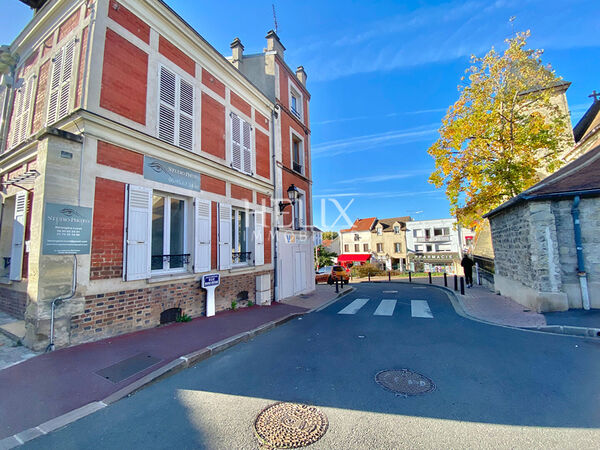 Immeuble de 360 m² dans le centre-ville de Montesson