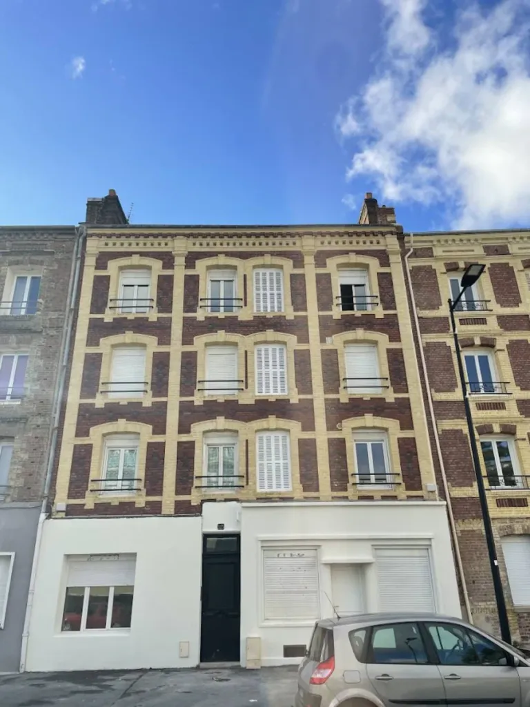 Rejointoiement d'un immeuble briques rouges et jaunes pour une copropriété au Havre quartier Graville