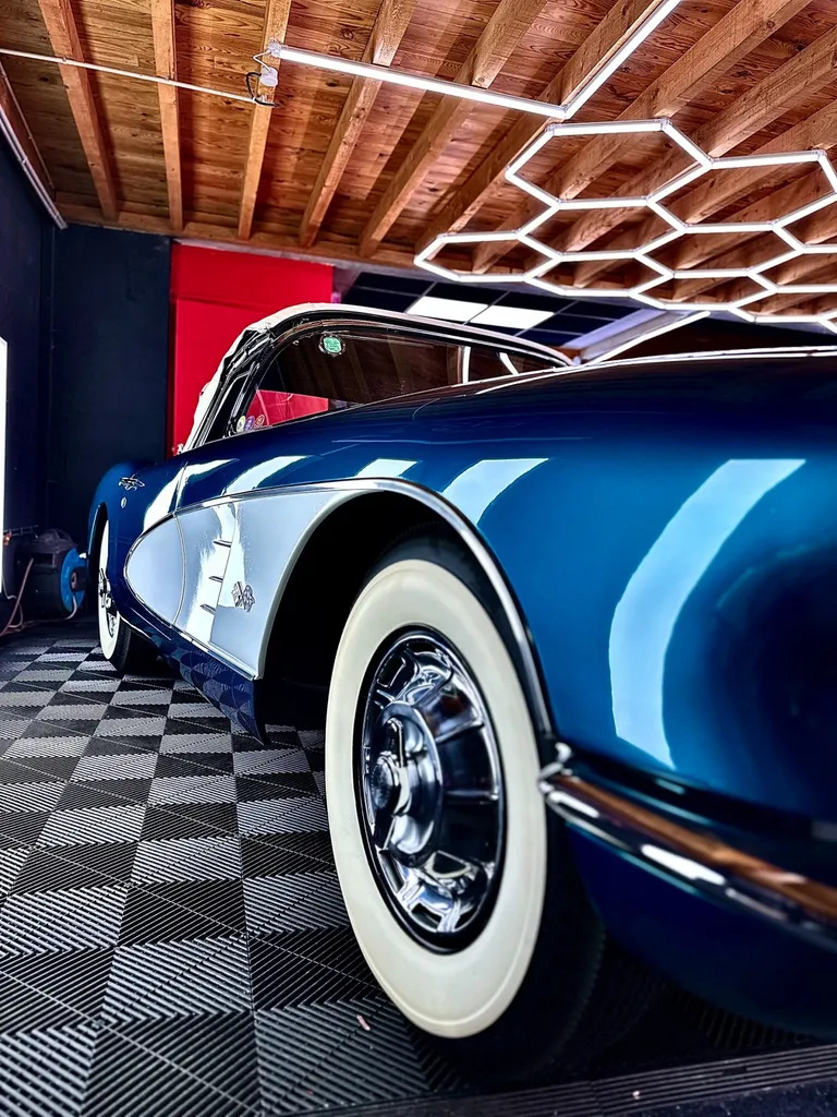 protection carrosserie traitement céramique Gyeon infinite Lyon Chevrolet corvette C1 1959
