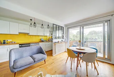 charmant appartement de 3 pièces situé au Vésinet, décoré avec soin et offrant un cadre de vie calme et sans vis-à-vis avec ascenseur.
