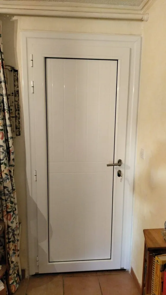 Porte en aluminium à Cogolin 
