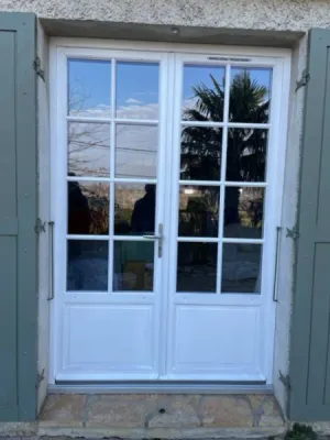Porte fenêtre vitrée pvc 2 vantaux sur mesure dans l'Ain 01