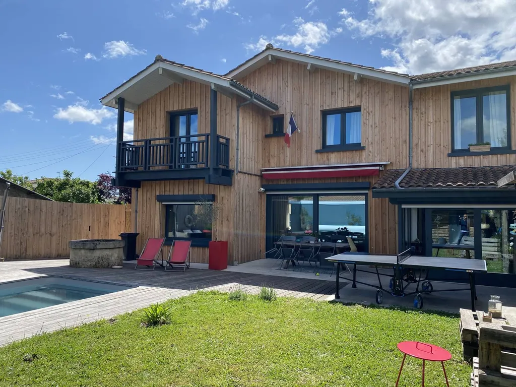 A vendre maison de plus de 200m2 à Bègles Barrière du médoc