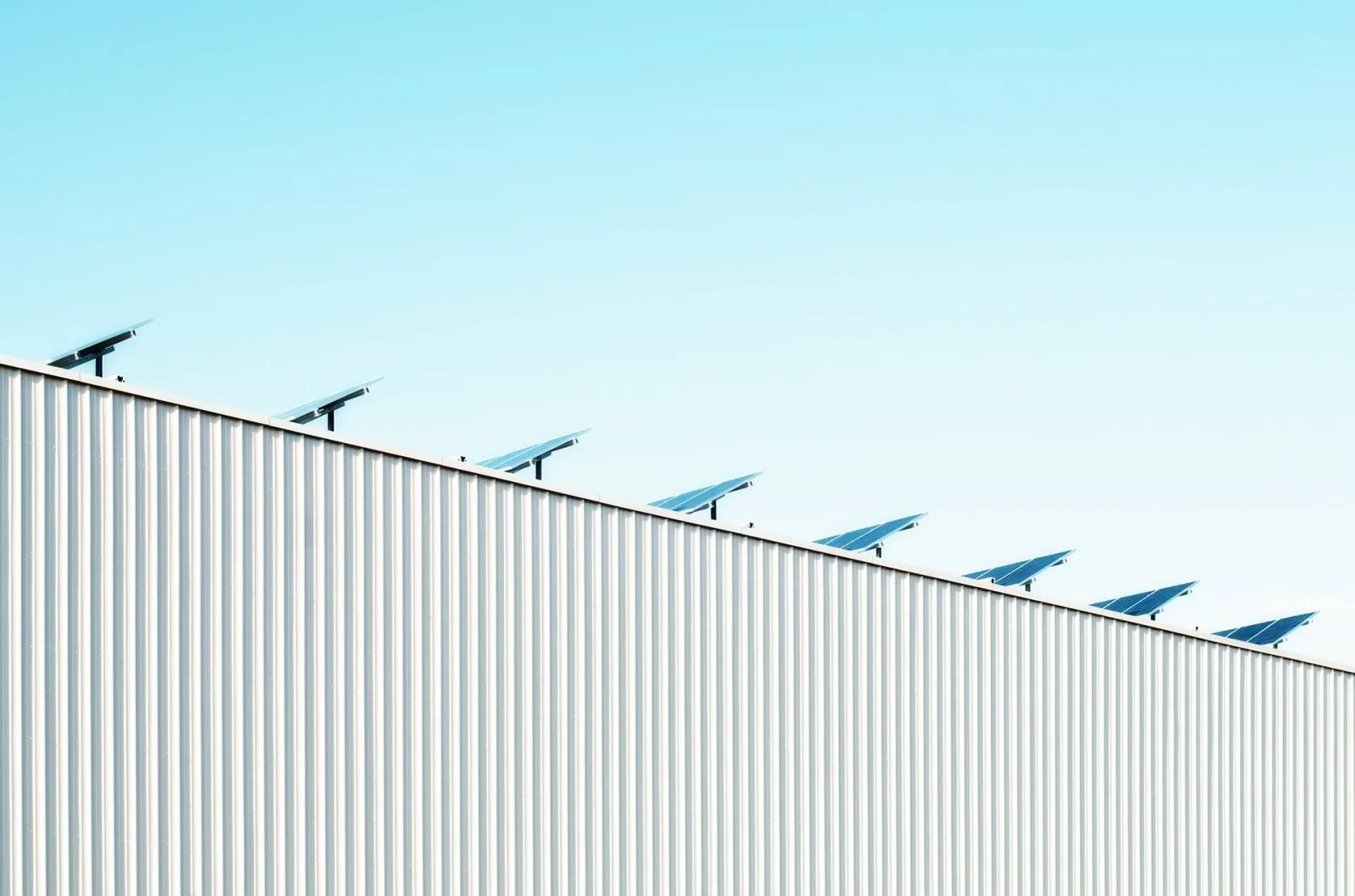 Entreprises : faites financer la rénovation des toitures grâce à la production d'énergie solaire renouvelable à Marseille (13)