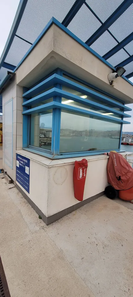 Pose film solaire sur vitres bâtiments Cannes 06