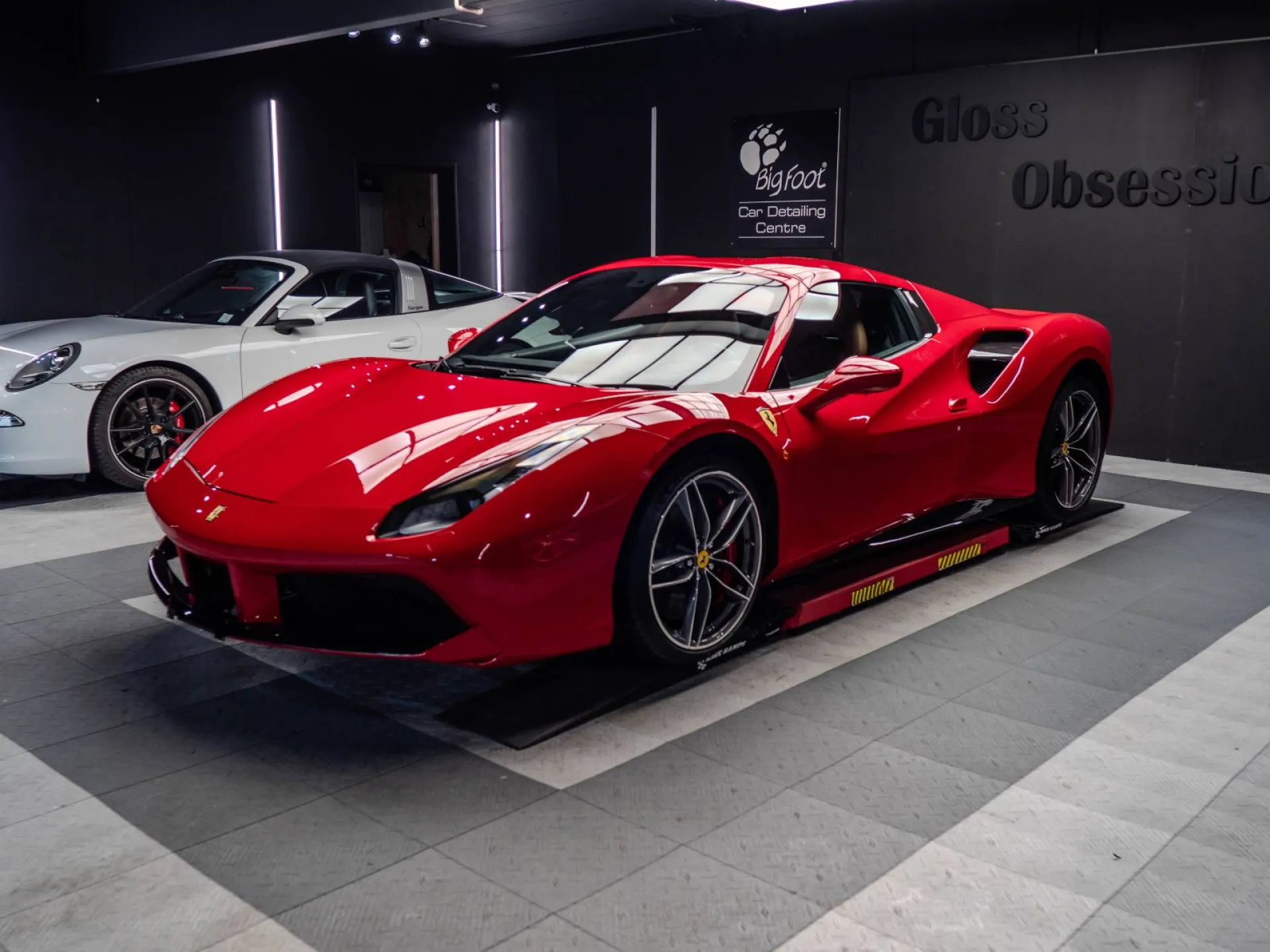 Ferrari 488 GTB protégée intégralement avec un film PPF XPEL pour un client à Lorient.