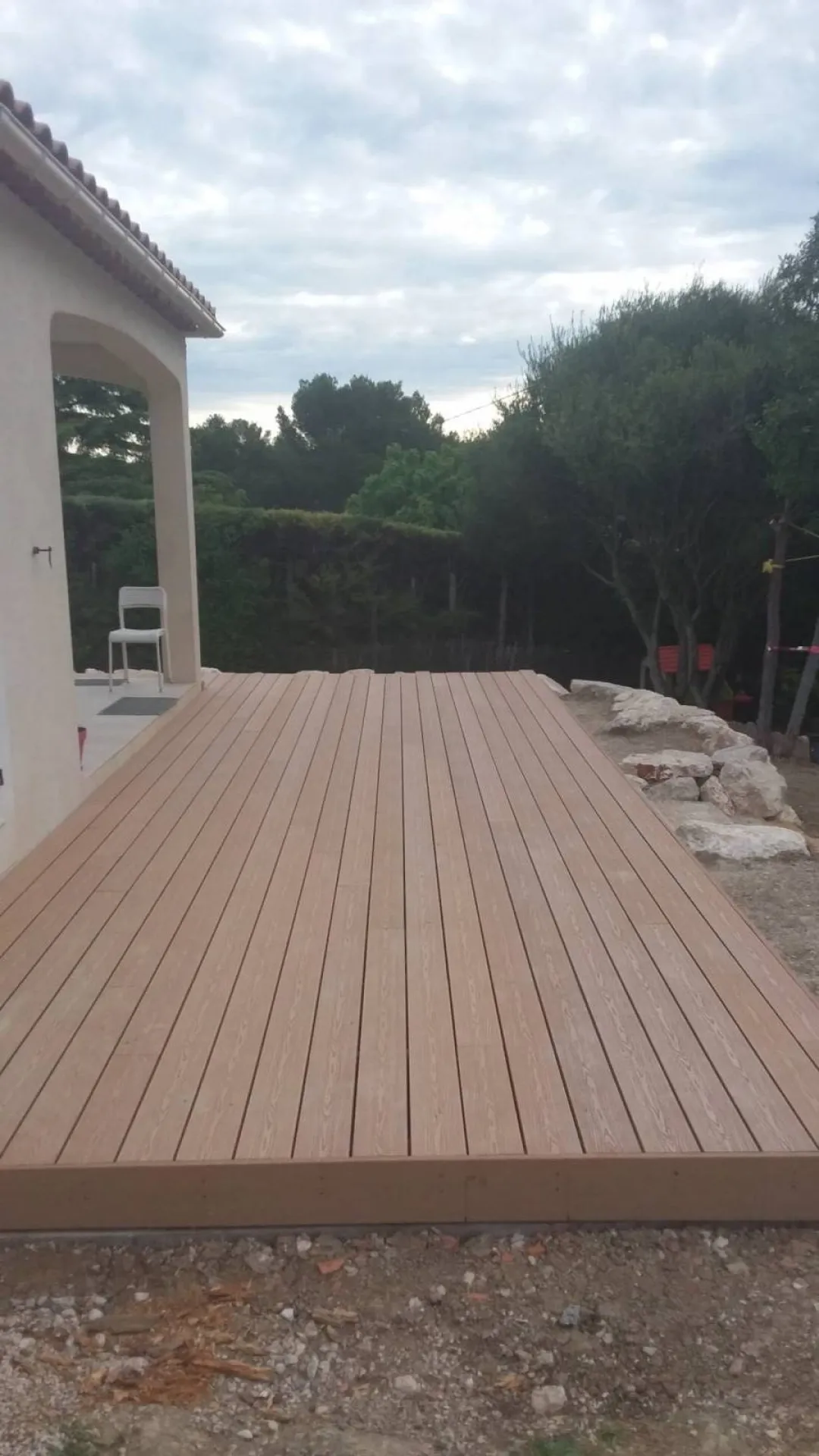 Pourquoi choisir une terrasse en composite Bouc Bel Air