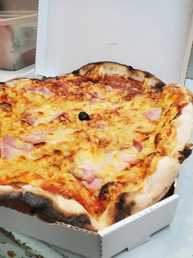 pizza au jambon pour les enfants  sur salon de provence