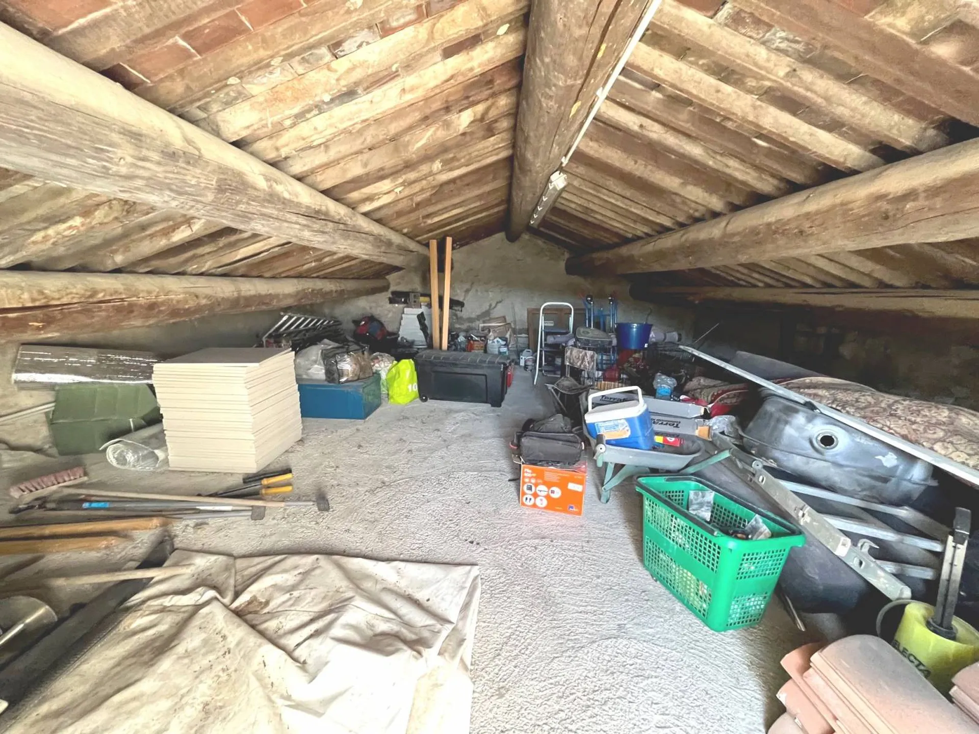 Maison à vendre Roquefort la Bedoule de plain pied sur 520m², avec piscine hors sol et garage 